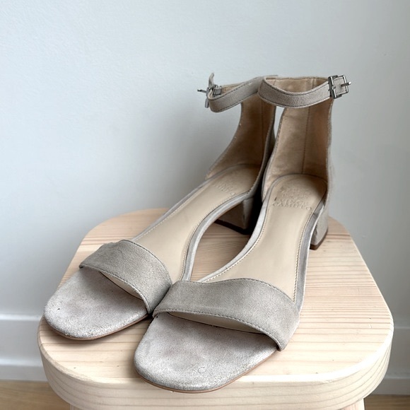 Vince Camuto suede block heel sandles - Picture 4 of 6